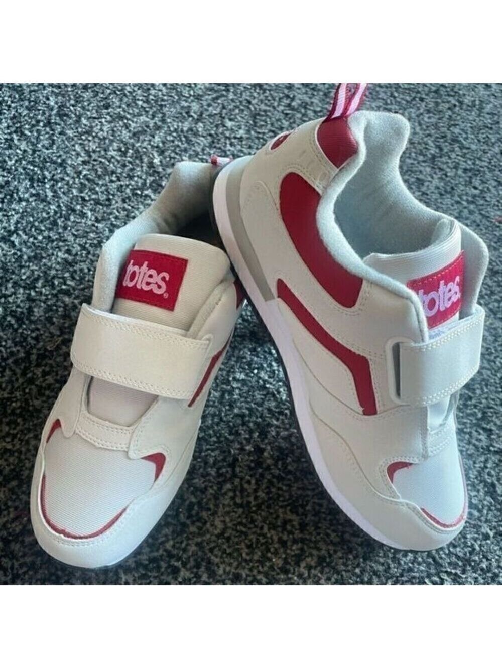 Totes Womens 8M Walking Sneakers White Faux Leather Casual